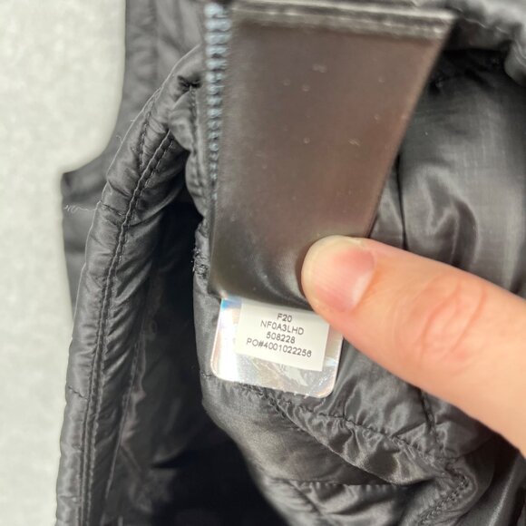 The North Face Mens Thermoball Trekker Vest Size M Black Quilted Puffer FLAW - Picture 13 of 16